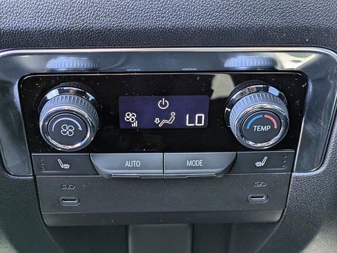 New 2026 Chevrolet Suburban Premier w/ Sun And Tow Package AWD/4WD image 28