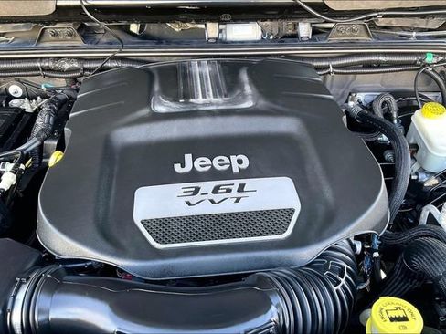 Used 2012 Jeep Wrangler Unlimited Sahara w/ Connectivity Group image 32