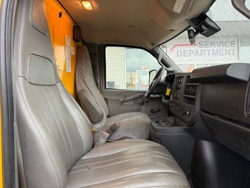 Used 2019 GMC Savana 3500 Extended w/ Driver Convenience Package image 22