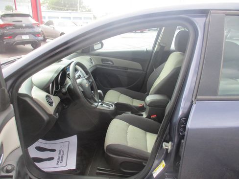 Used 2014 Chevrolet Cruze LS FWD image 5