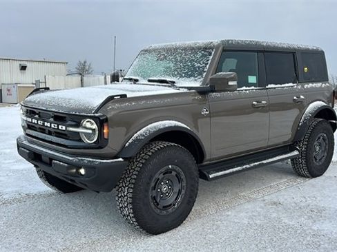 New 2025 Ford Bronco Outer Banks w/ Sasquatch Package image 2