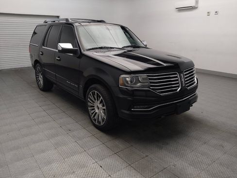 Used 2016 Lincoln Navigator Select RWD image 13