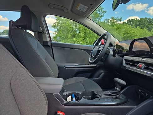 Used 2025 Kia K4 FWD image 32