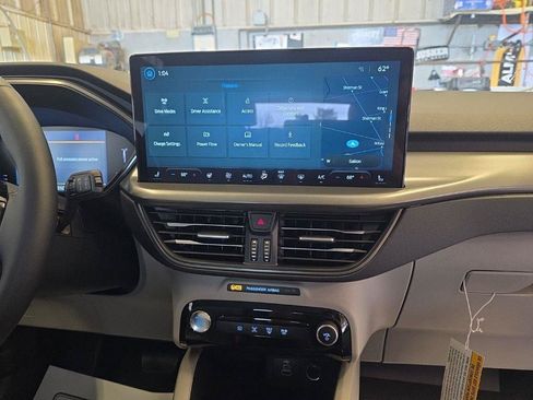 New 2024 Ford Escape SE FWD image 12
