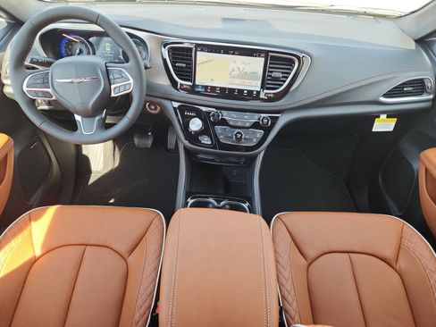 New 2026 Chrysler Pacifica Pinnacle image 10