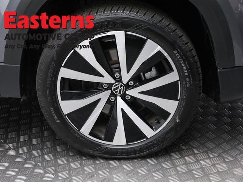 Used 2024 Volkswagen Taos SE image 30