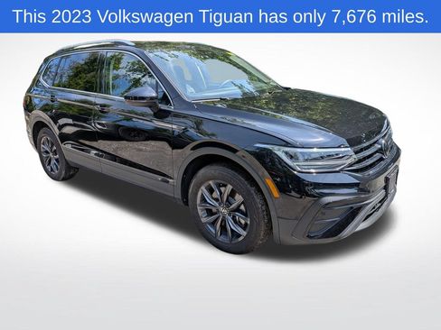 Used 2023 Volkswagen Tiguan SE AWD/4WD image 1