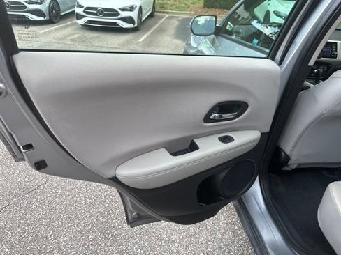 Used 2018 Honda HR-V LX image 10