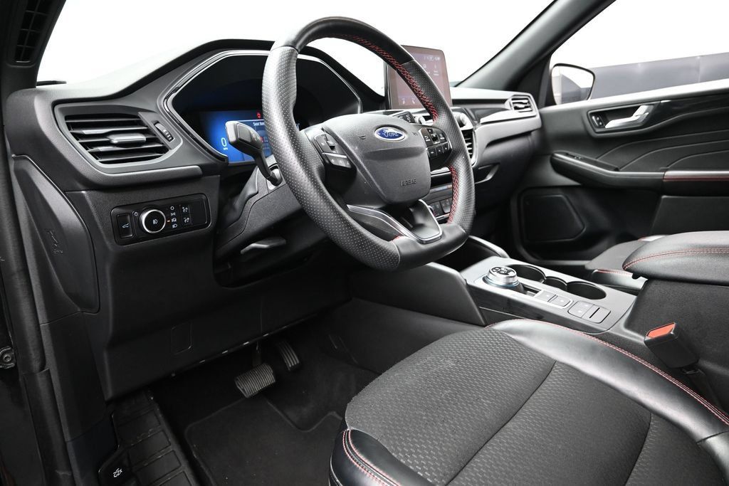 Used 2025 Ford Escape ST-Line Select AWD/4WD image 16