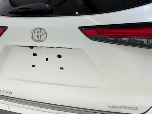 Used 2021 Toyota Highlander Limited image 15