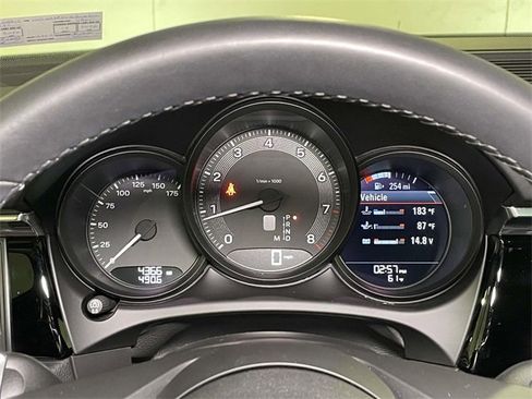 Used 2025 Porsche Macan image 48
