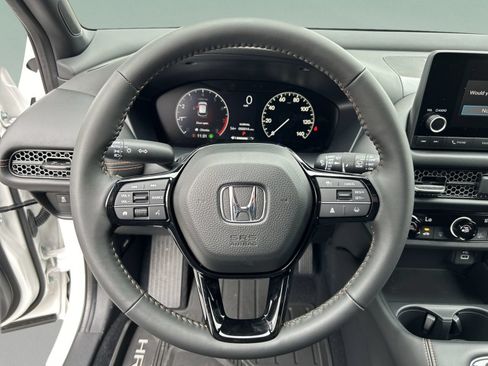 Used 2024 Honda HR-V Sport image 11