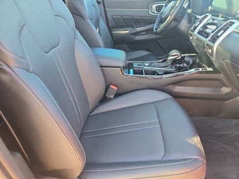Certified 2022 Kia Sorento SX image 22
