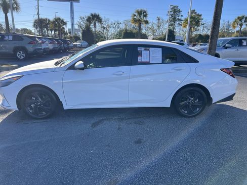 Used 2023 Hyundai Elantra SEL image 7