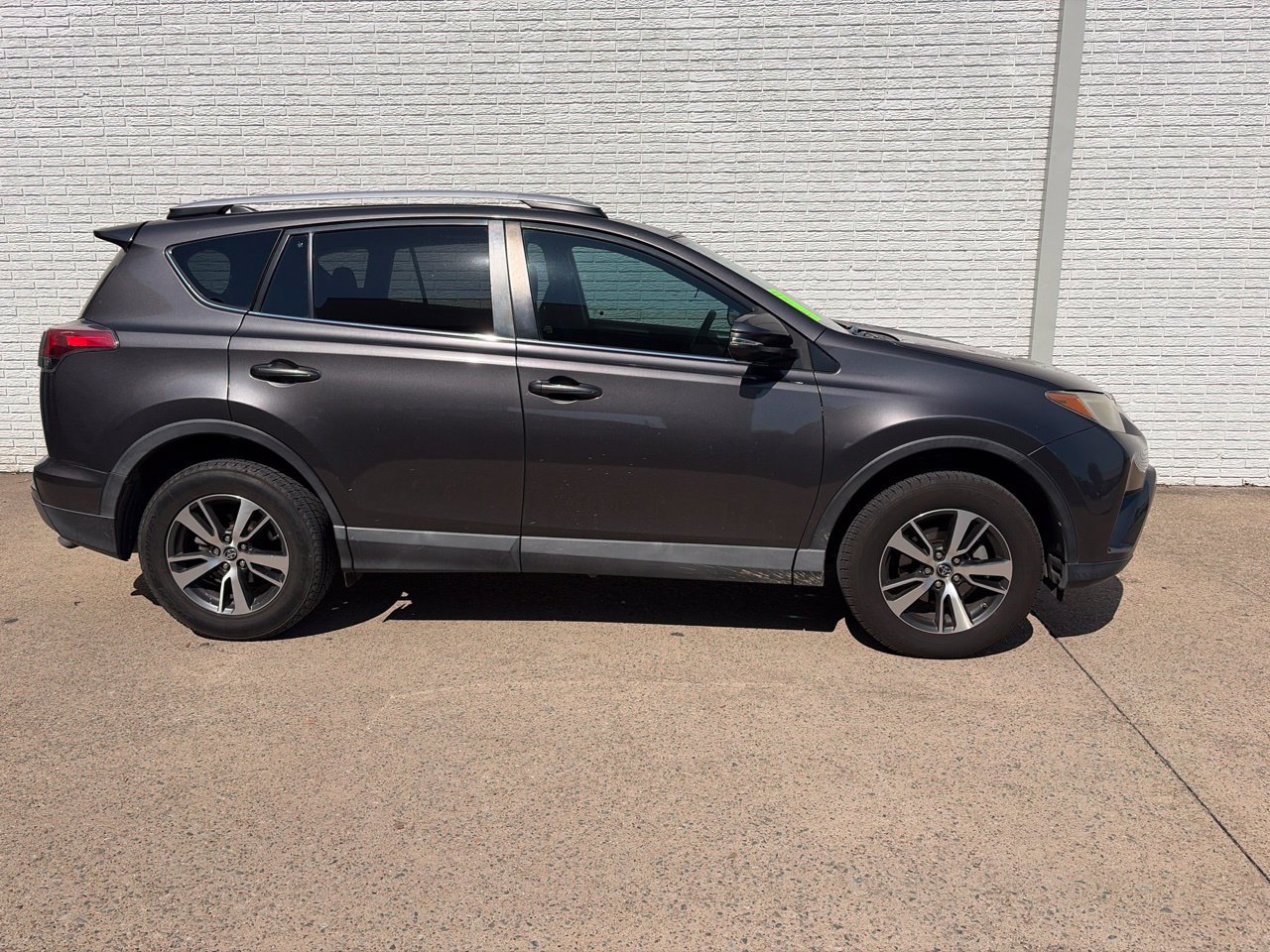 Used 2016 Toyota RAV4 XLE FWD image 2