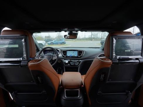 New 2026 Chrysler Pacifica Pinnacle image 22