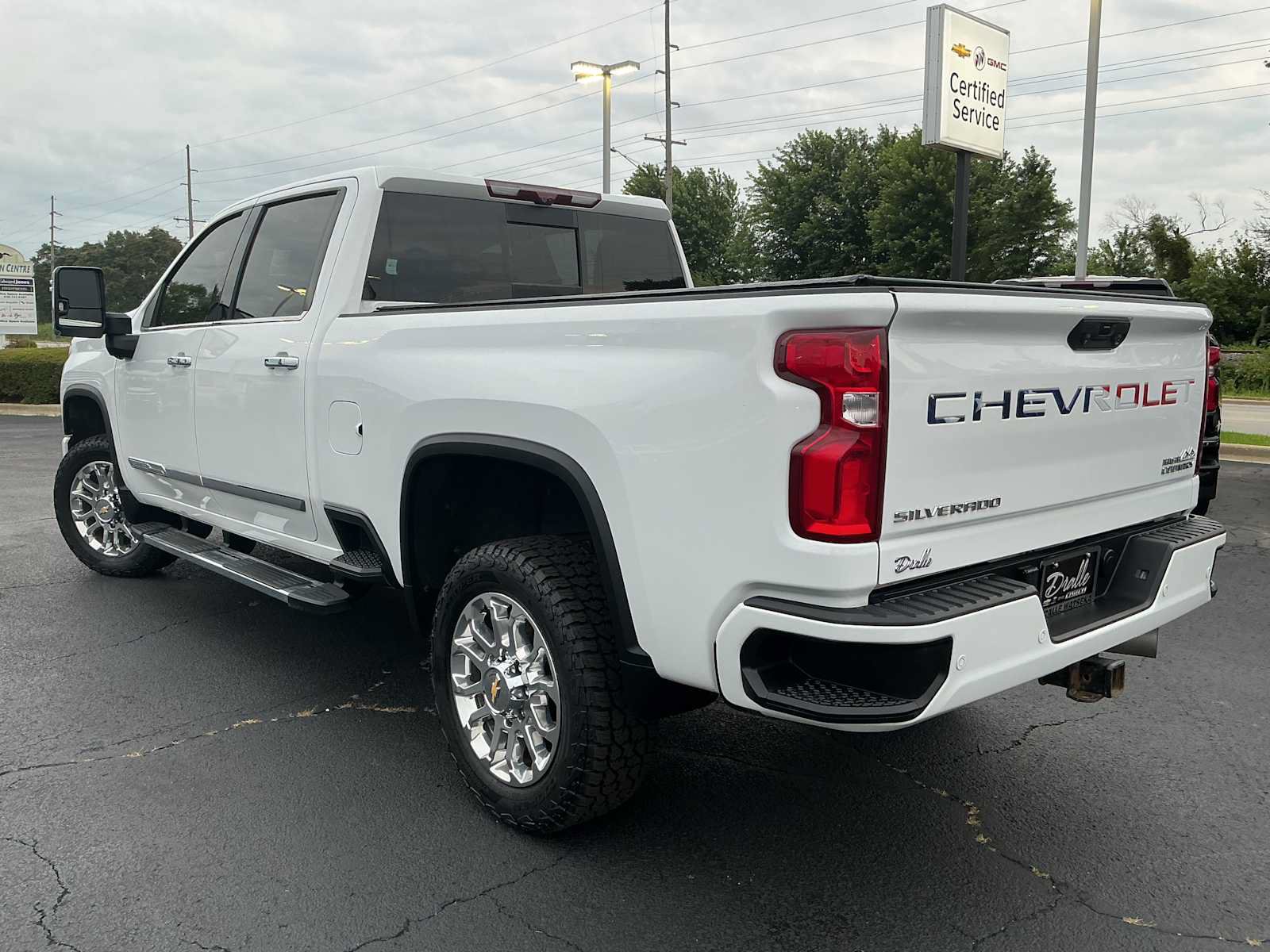Used 2024 Chevrolet Silverado 2500 High Country w/ High Country Premium Package AWD/4WD image 5