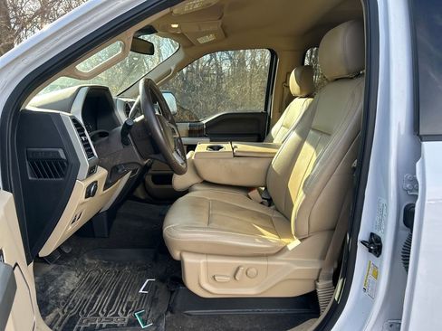 Used 2019 Ford F150 Lariat image 9