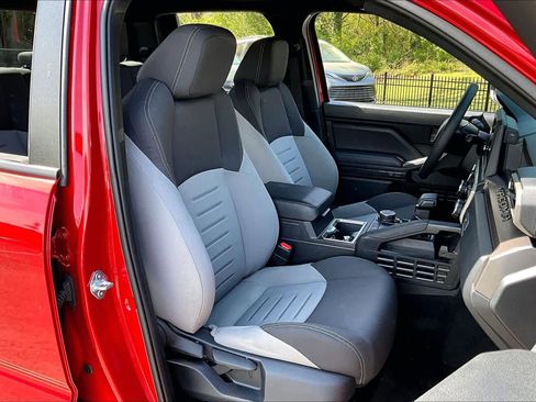 Certified 2025 Toyota Tacoma TRD Off-Road image 9