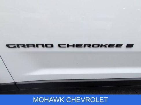 Used 2023 Jeep Grand Cherokee Altitude AWD/4WD image 31