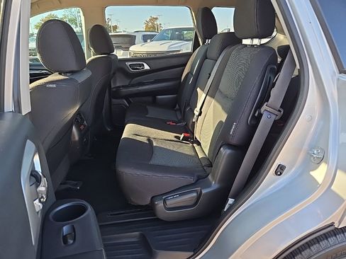 Used 2019 Nissan Pathfinder S image 12