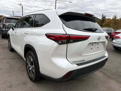 Used 2022 Toyota Highlander XLE image 14