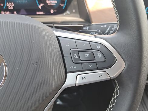 Used 2025 Volkswagen Atlas SE AWD/4WD image 19