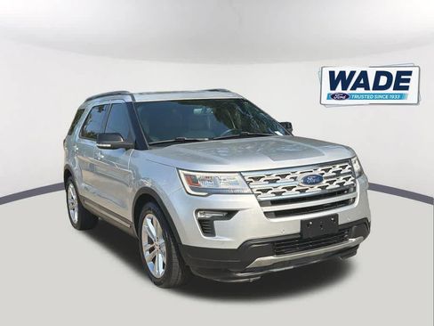 Certified 2018 Ford Explorer XLT w/ Equipment Group 202A FWD image 3