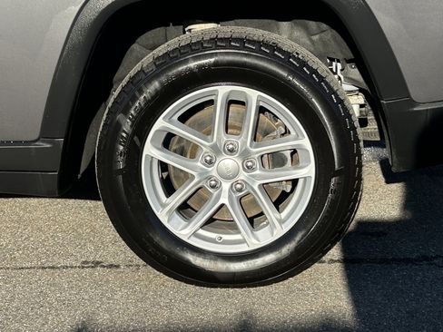 Used 2023 Jeep Grand Cherokee L Laredo w/ Luxury Tech Group I image 6