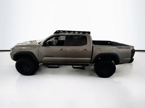 Used 2020 Toyota Tacoma TRD Off-Road image 9