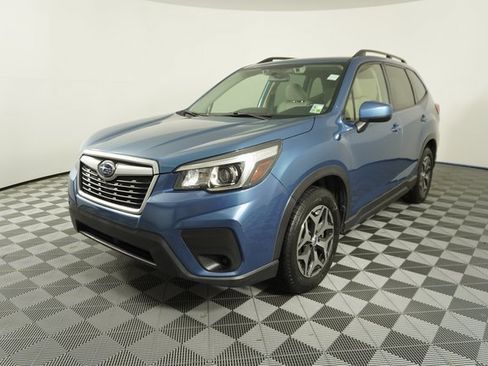 Used 2019 Subaru Forester Premium w/ All-Weather Package image 3