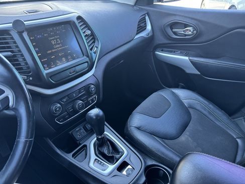 Used 2018 Jeep Cherokee Latitude Plus image 13