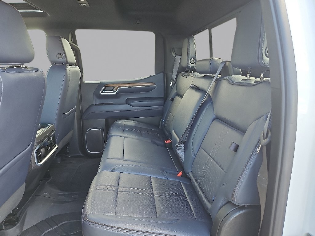 Used 2022 Chevrolet Silverado 1500 High Country w/ High Country Premium Package AWD/4WD image 10