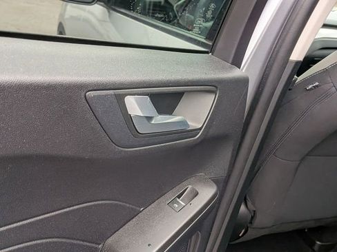 Used 2021 Ford Escape SE image 26