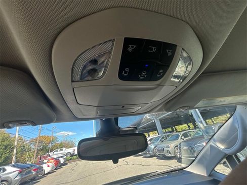 Used 2024 Chrysler Pacifica Touring-L image 37