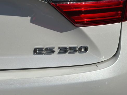 Used 2016 Lexus ES 350 w/ Luxury Package w/Wood Trim FWD image 32