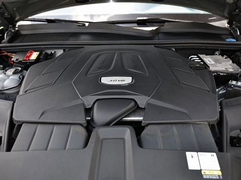 Used 2022 Porsche Cayenne Platinum Edition image 31