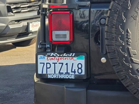 Used 2016 Jeep Wrangler Unlimited Rubicon w/ Connectivity Group AWD/4WD image 8