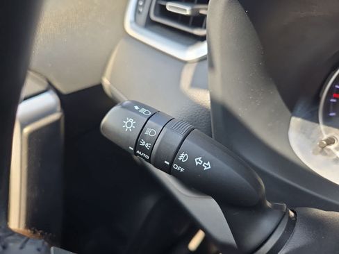 Used 2020 Toyota RAV4 XLE Premium FWD image 27