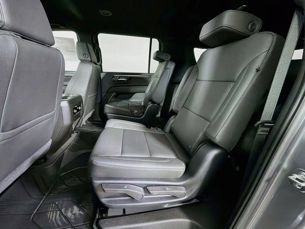 New 2026 Chevrolet Suburban LT w/ Comfort Package AWD/4WD image 18