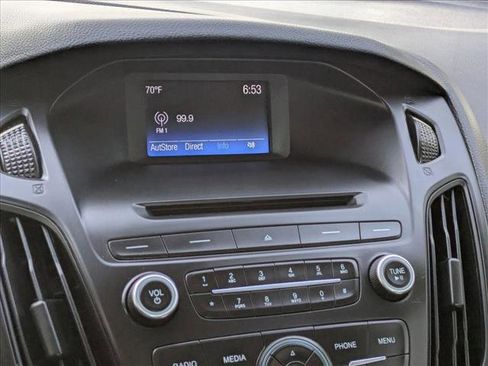 Used 2015 Ford Focus SE image 13