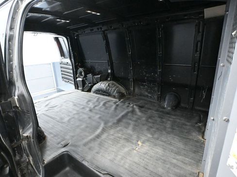 Used 2018 GMC Savana 2500 image 37