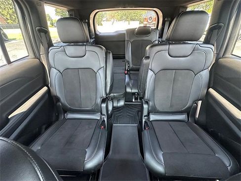 Used 2023 Jeep Grand Cherokee L Laredo image 26