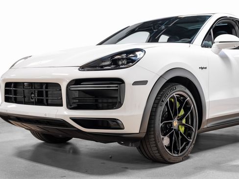 Used 2022 Porsche Cayenne Turbo S image 10