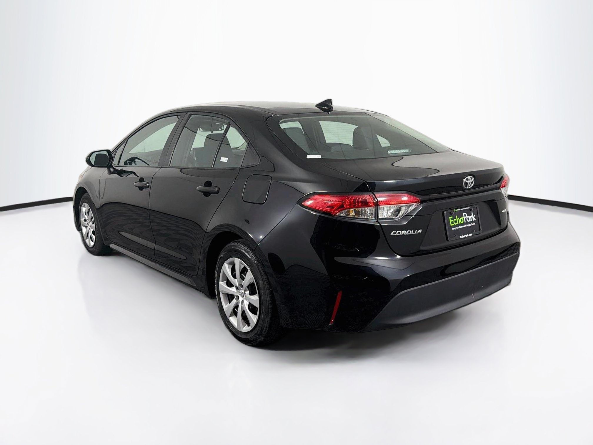 Used 2026 Toyota Corolla LE FWD image 5