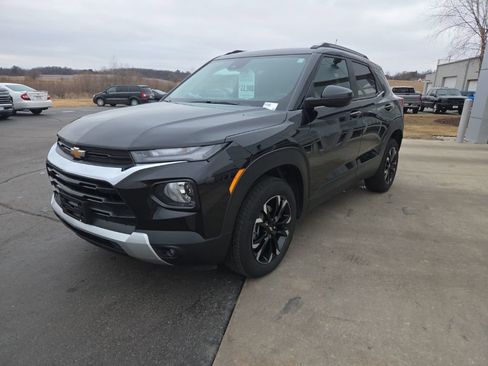Certified 2023 Chevrolet TrailBlazer LT w/ Convenience Package image 3