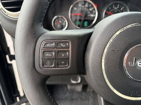 Used 2018 Jeep Wrangler Unlimited Rubicon w/ Connectivity Group AWD/4WD image 42