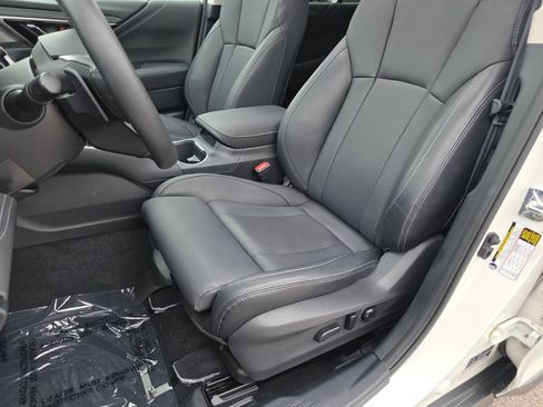 Used 2025 Subaru Outback Limited AWD/4WD image 16