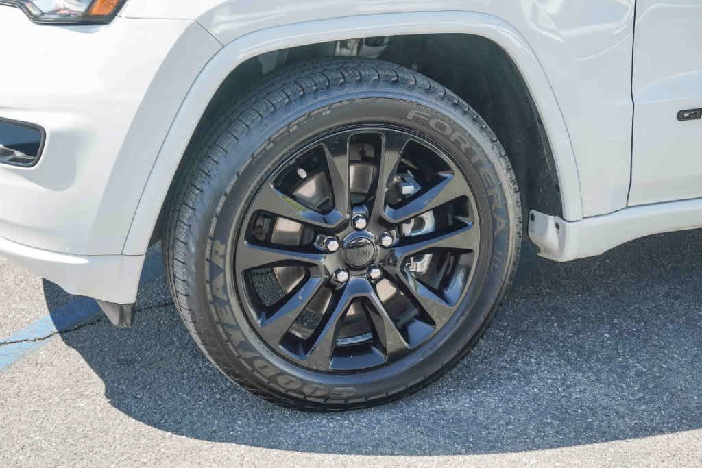 Used 2022 Jeep Grand Cherokee Laredo X RWD image 9