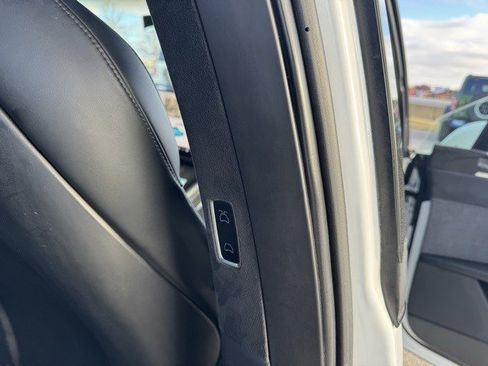 Used 2022 Tesla Model X image 27